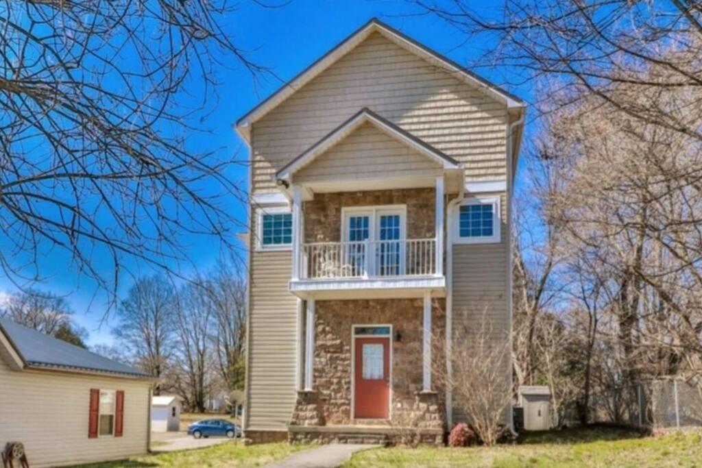 Skinny Big House In Jefferson City Extérieur photo