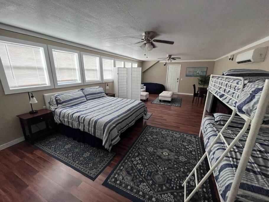 Skinny Big House In Jefferson City Extérieur photo