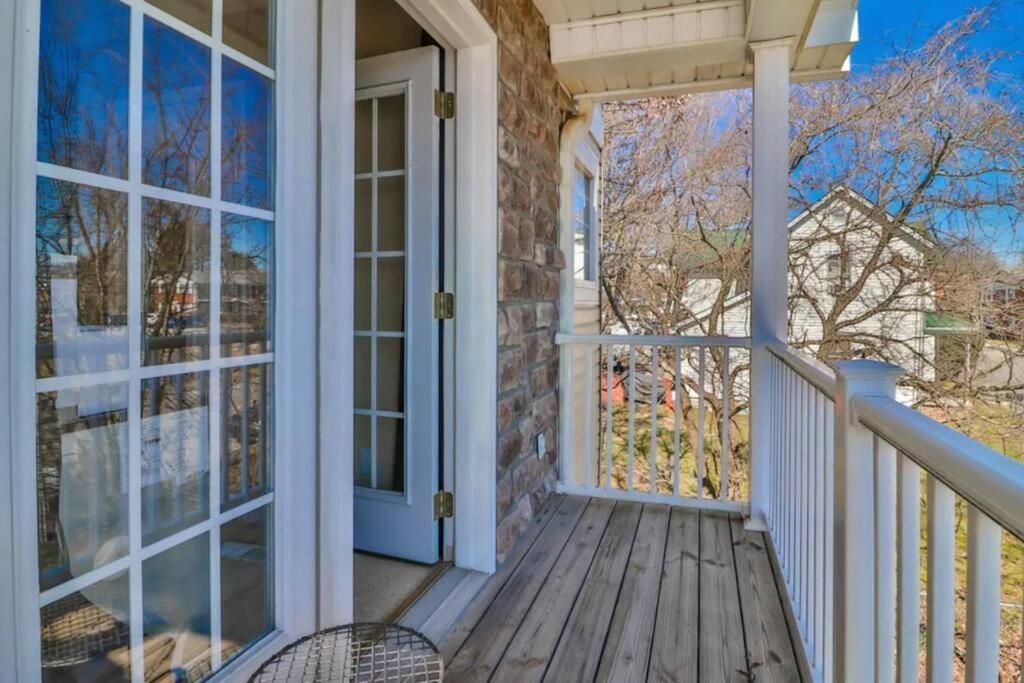 Skinny Big House In Jefferson City Extérieur photo