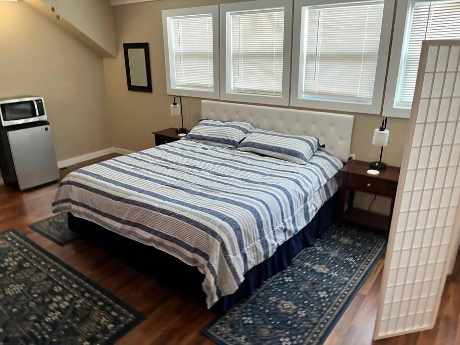 Skinny Big House In Jefferson City Extérieur photo
