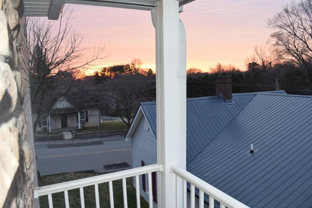Skinny Big House In Jefferson City Extérieur photo